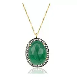 Ovaal groen kwarts hanger met ketting in verguld sterlingzilver met hanger in verguld sterlingzilver