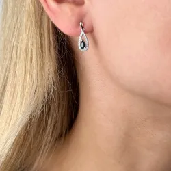 druppel blauwe saffier diamant oorbellen in 14 karaat witgoud met diamant en saffier 