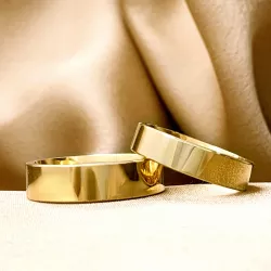 6 en 5 mm trouwringen in 9 karaat goud - set