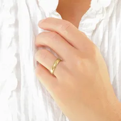 4 mm trouwringen in 9 karaat goud 0,03 ct - set