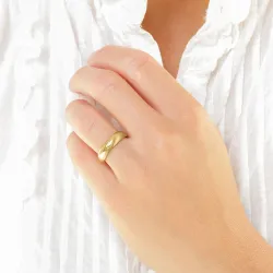 5 en 4 mm trouwringen in 14 karaat goud 0,03 ct - set