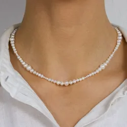 Verschillende maten ketting met zoetwaterparel