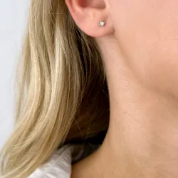 2 x 0,05 ct lab grown diamant solitaire oorbel in 14 karaat witgoud met lab grown diamant 