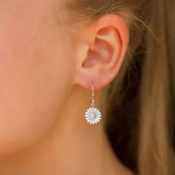 10 mm margriet oorbellen in gerodineerd zilver - Matilda