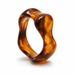 cognac geverfd bangle in hars - AURA