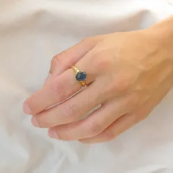 donkerblauw kristal ring in verguld sterlingzilver - Loom Stones