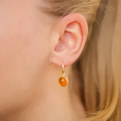 synthetisch barnsteen oorbellen in verguld sterlingzilver - Loom Stones