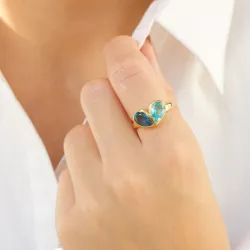 blauwe kristal ring in verguld messing - Loom Stones