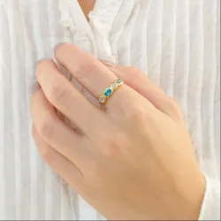 blauwe kristal ring in verguld messing - Eliné