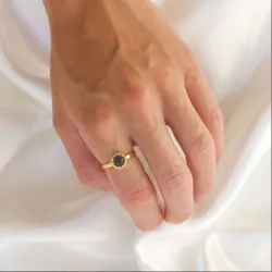 donkerblauw kristal ring in verguld messing - Eliné