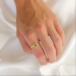 lichtgroene kristal ring in verguld messing - Eliné