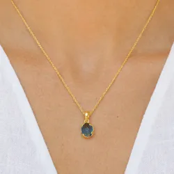 donkerblauw kristal ketting met hanger in verguld messing - Eliné