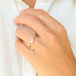 roze kristal ring in verguld messing - Loom Stones