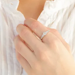 witte zirkoon ring in gerodineerd zilver