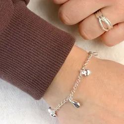 armband in zilver met hartjes hanger in zilver