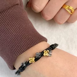Zwart armband in katoenen met bloemen hanger in verguld en gerhodineerd zilver